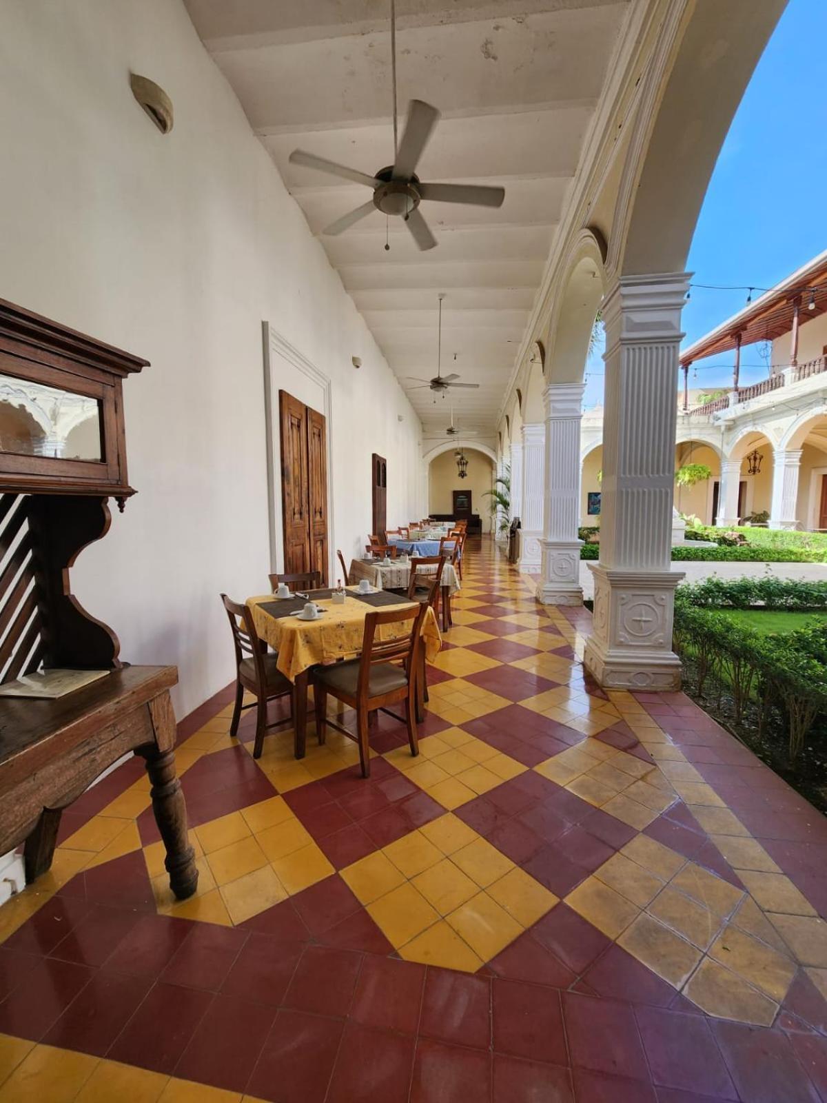 Hotel La Perla León Zewnętrze zdjęcie